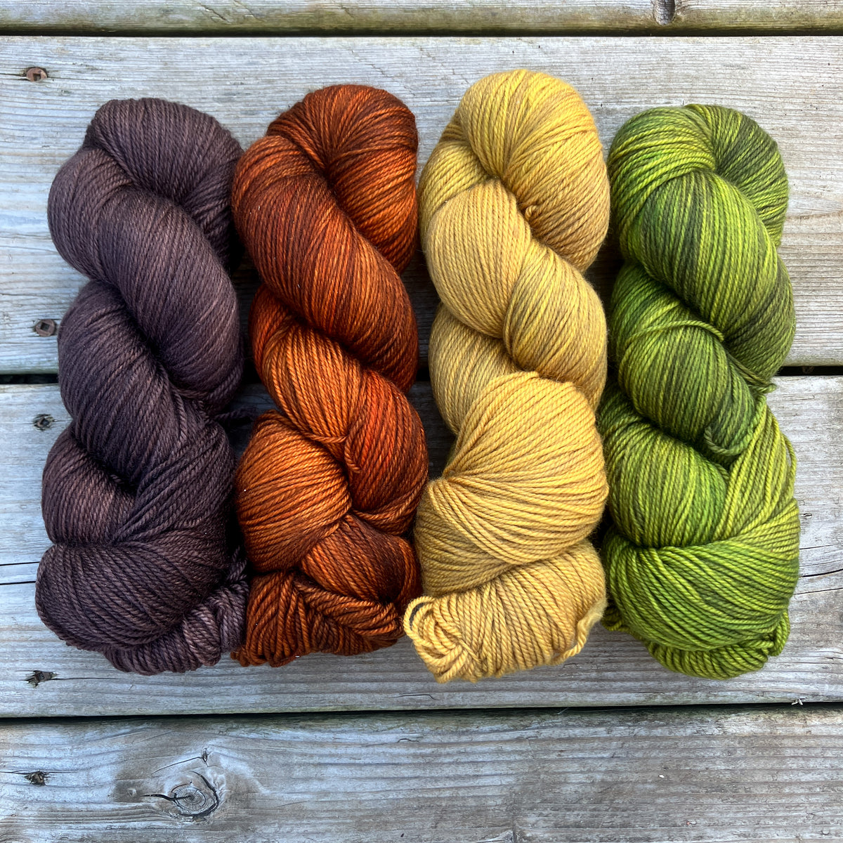 Bundle of Yarn outlet for debih